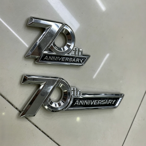 Emblema Metálico 3D con Logotipo del 70 Aniversario, Adhesivo Decorativo para Auto, Accesorios para Land Cruiser Edición 70, Repuesto - Product Image 1