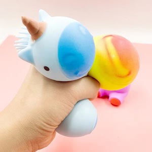 Juguete de unicornio antiestrés de nuevo diseño para niños, de material EVA, para apretar y hacer música, ideal para el comercio transfronterizo. - Product Image 3