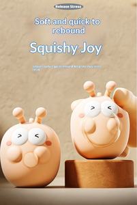 Jouet anti-stress à presser, souple, avec yeux qui sortent, en forme d'animal (vache, pingouin) - Product Image 6