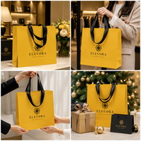 Sac de shopping en papier d'art élégant et luxueux avec estampage à chaud doré pour les boutiques de vêtements et l'emballage de cadeaux