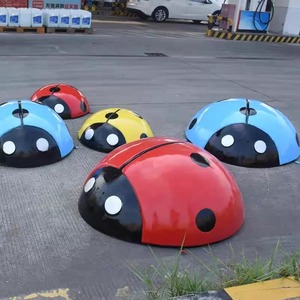 Sculpture de coccinelle en résine durable personnalisée, statue de coléoptère colorée pour la décoration des parcs et des aires de jeux pour enfants - Product Image 3