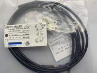 En stock Nouveau capteur photoélectrique XS8S174PAL2C XS8S173PBL2C XS8-S17NA140 Fournisseur fiable Garantie d'un an