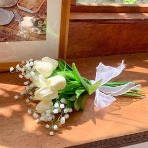 Bouquet de tulipes blanches artificielles et de lys de la vallée en soie, accessoires de mariage, style romantique et rêveur - Product Image 5