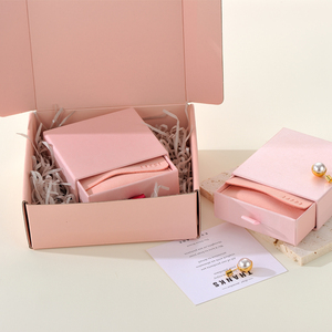 บรรจุภัณฑ์เครื่องประดับแบบใหม่ ดีไซน์หรูหรา พิมพ์ลายตามสั่ง สีชมพู ผ้าไมโครไฟเบอร์ ถุงใส่สร้อยคอและกล่องของขวัญ - Product Image 4