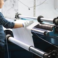 Fournisseurs de rouleaux de bannières en vinyle autocollant pour enveloppement de voitures en Chine, autocollants pour carrosserie de voiture, film d'enveloppement en vinyle pour la publicité automobile en extérieur