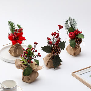 Nouvelle mini décoration de Noël pour bureau, arbre de Noël miniature avec pommes de pin et baies rouges en coton, centre de table festif pour bureau, chambre à coucher - Product Image 2