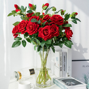 Rosas Artificiales Xin Xinyi de 3 Cabezas, Color Rojo Terciopelo, Tallo Único, Decoración para Bodas y Hogar, Flores para Piso - Product Image 1