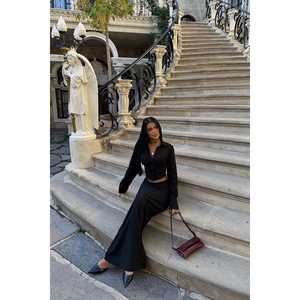 Conjunto de Dos Piezas para Mujer Liana Negro, Blusa y Pantalones por Encima de la Rodilla, Estilo Combinado - Product Image 5