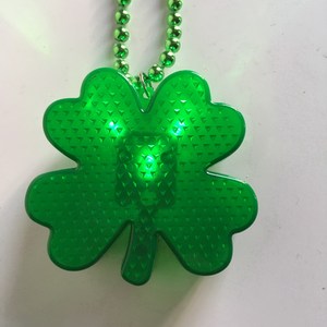 Pendentif amulette de couleur verte pour fête des couples, éclairage de croissance à led, collier en perles shamrock, trèfle porte-bonheur, saint-valentin - Product Image 5