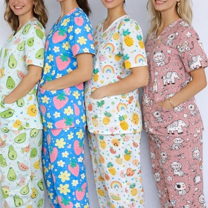 Uniformes de <span class=keywords><strong>Enfermera</strong></span> con Estampado Personalizado OEM, Conjunto de Uniformes Médicos para Mujer, Traje de <span class=keywords><strong>Enfermera</strong></span> con Patrón Bonito, Suministro al por Mayor, Uniformes de Enfermería 100% Algodón - Product Image 3