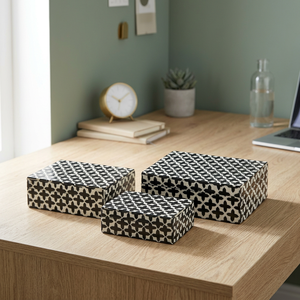 Boîte d'emballage carrée de Noël en os incrusté, faite à la main par BS INTERNATIONAL, avec fermeture à boucle et impression en relief, style moderne - Product Image 1