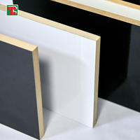 Panneaux MDF Mélaminés Couleur Grise 4mm Finition Mate pour Meubles, Face Mélaminée Blanche, Origine Arabie Saoudite