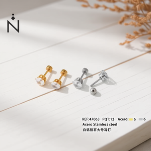Orecchini a perno in acciaio inossidabile con zircone bianco, grandi, minimalisti, per tutti i giorni, unisex, placcati oro, con incastonatura a castone, rotondi brillanti - Product Image 3