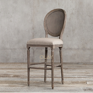 Chaises hautes <span class=keywords><strong>de</strong></span> comptoir en bois massif à dossier rond style <span class=keywords><strong>Louis</strong></span> <span class=keywords><strong>de</strong></span> luxe <span class=keywords><strong>de</strong></span> haute qualité Tabourets <span class=keywords><strong>de</strong></span> <span class=keywords><strong>bar</strong></span> pour la cuisine, le restaurant et le mariage - Product Image 3