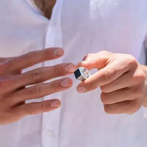 יוקרה באיכות גבוהה אישית מותאם אישית חקוק Mens שם טבעת עם שחור אוניקס אבן כיכר טבעת 925 טבעת כסף גברים