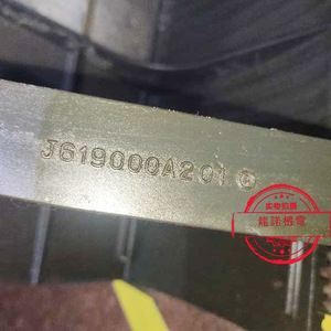 Escalones de escalera mecánica J619000A201 de aleación de aluminio, tipo J de 30 grados, para elevadores Mitsubishi - Product Image 1