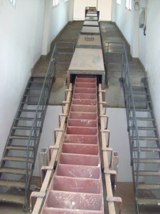 Tùy chỉnh Heavy-Duty chuỗi xô thang máy chịu nhiệt nâng vật liệu có thể điều chỉnh băng Tải nâng Loại xô thang máy - Product Image 6