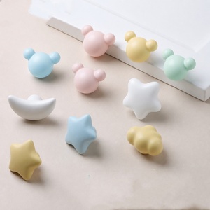 Los nuevos tiradores de muebles de cerámica de dibujos animados en forma de perilla de gabinete blanco rosa nube para habitación de niños con bebés y niños - Product Image 1