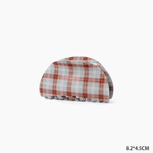Factory Wholesale Geometric Hollow Acetate Checkered Crystal Cherry <b>Hair</b> <b>Claws</b> & <b>Claw</b> <b>Clips</b> Unisex <b>Thick</b> <b>Hair</b> Daily Use - Product Image 5