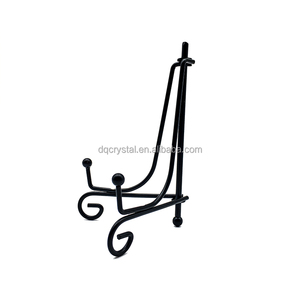 Venta al por mayor soportes de <span class=keywords><strong>metal</strong></span> de losa de cristal <span class=keywords><strong>natural</strong></span> soportes de cristal de base de corazones de cristal para la decoración - Product Image 1