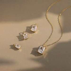 สร้อยคอจี้ทรงสี่เหลี่ยมเงินแท้ S925 ชุบทอง 14K ประดับเพชร CZ เกรด 8A ดีไซน์ใหม่ สำหรับผู้หญิง รับผลิตแบบ OEM ODM - Product Image 5