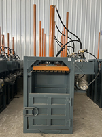 Vêtements usagés/bouteille en plastique/poubelle/carton/petit compacteur à écope presse hydraulique à compression verticale pour ferraille