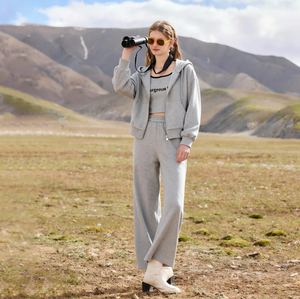 Completo Sportivo Casual da <span class=keywords><strong>Donna</strong></span> Alla Moda Set di 3 Pezzi con Pantaloni Lunghi e Felpa con Cappuccio in Pile - Product Image 1
