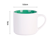 Mug souvenir en porcelaine haute brillance avec illustration personnalisée d'attractions touristiques pour le marketing de destinations, les cadeaux hôteliers et les programmes d'entreprise