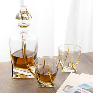 NOVARE <span class=keywords><strong>Carafe</strong></span> à whisky et à vin en verre transparent torsadé, personnalisée, dorée, 27 oz, sans plomb, certifiée LFGB, style bohème - Product Image 3