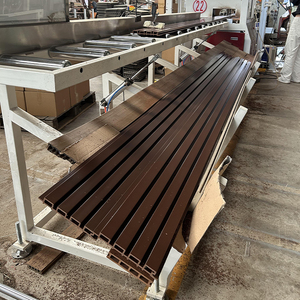 Panneaux muraux extérieurs avec isolation supérieure pour une efficacité énergétique Panneaux muraux extérieurs pour une meilleure intimité - Product Image 1