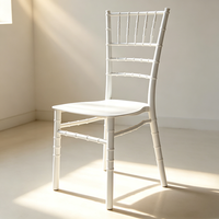 Chaises Chiavari empilables en PP acrylique pour la vente en gros, idéales pour la location commerciale, les mariages, les banquets d'hôtel, chaises en résine cristalline