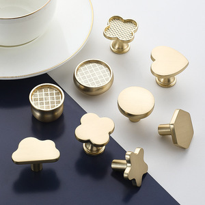 Poignées de meuble Runxin en alliage de zinc, à trou unique, dorées, forme cœur nordique, trèfle, pour tiroirs, quincaillerie de mobilier - Product Image 5