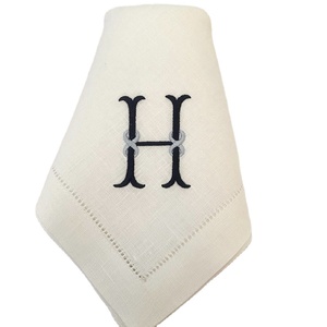 Serviettes en Lin Lavé Français Perforées avec Logo Brodé sur Mesure, Serviettes en <span class=keywords><strong>Tissu</strong></span> <span class=keywords><strong>de</strong></span> Lin pour Mariage - Product Image 5