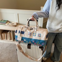 Sac de voyage personnalisé avec broderie florale sur toute la surface, bandoulière réglable, sac de week-end léger en PU grainé, 45 cm