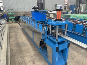 Machine entièrement automatique <span class=keywords><strong>de</strong></span> bande <span class=keywords><strong>de</strong></span> volets roulants <span class=keywords><strong>Guide</strong></span> <span class=keywords><strong>de</strong></span> porte <span class=keywords><strong>de</strong></span> volet roulant faisant la machine <span class=keywords><strong>de</strong></span> formage <span class=keywords><strong>de</strong></span> rouleaux - Product Image 4
