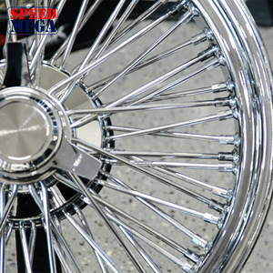 Juego de Ruedas de Alambre Cromadas Tipo Cross Lace de 18x8 Pulgadas y 72 Radios con Neumáticos Blackwall 235-50-18 para Autos Clásicos con Tracción Trasera - Product Image 3