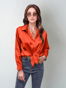Elegante Damen-Bluse in Unifarbe aus Satin mit Langen Ärmeln und Knopfleiste für das Büro - Product Image 2