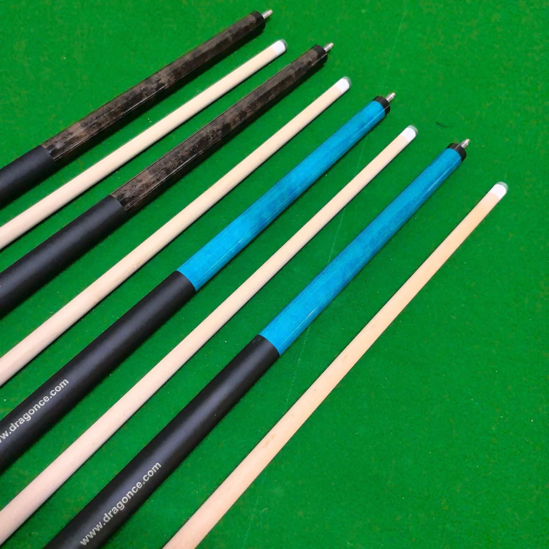 Brand New 1/2 American Cues Fashionable Maple Leaf Design