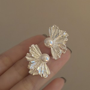 Pendientes de Perlas de Aleación de Zinc Chapados en Oro de Moda, Estilo Gótico en Forma de Abanico Irregular, de Alta Gama para Mujer - Product Image 5