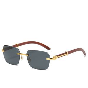 Cổ điển woodgrain <span class=keywords><strong>Sunglasses</strong></span> For <span class=keywords><strong>Men</strong></span> và phụ nữ thời trang không thường xuyên không có vành thiết kế với Durable PC khung - Product Image 3