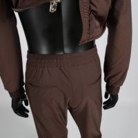Survêtement technique de luxe pour hommes avec tissu technique respirant, idéal pour les occasions décontractées et sportives