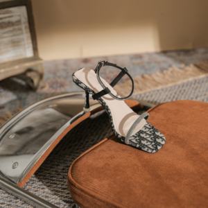 Sandales d'été à talon épais en satin de soie à bride unique, style coréen, tendance intemporelle pour femme - Product Image 4