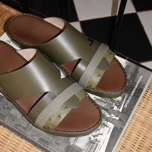 Sandales arabes en cuir exotique personnalisées SHIKOL pour hommes – Chaussons classiques faits main en cuir d'autruche gaufré de qualité supérieure – Idéales pour les vacances, le Ramadan et l'extérieur - Product Image 1