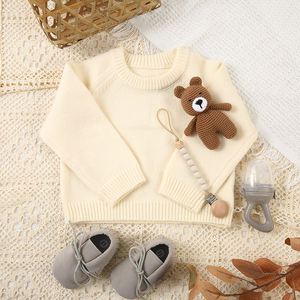 Ensemble cadeau pour nouveau-né <span class=keywords><strong>de</strong></span> 7 pièces - Combinaison en coton biologique à motif d'ours, chaussons, attache-sucette et hochet dans un coffret cadeau pour baby shower - Product Image 3