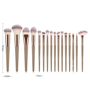 Juego de 16 Brochas de Maquillaje con Mango Transparente, Brochas Cosméticas de Pelo Sintético para Rostro, Ojos y Labios - Product Image 4