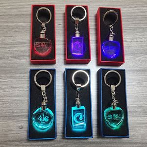 Llavero de Cristal 3D con Logotipo Personalizado Más Barato, Llavero con Logotipo de Marca de Auto, Llavero de Acrílico con Letras LED para Regalo de Club de Automóviles - Product Image 3