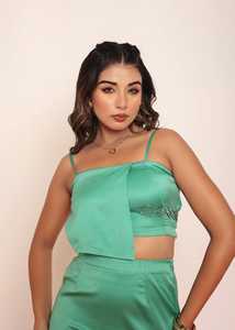 Conjunto de Dos Piezas con Pedrería Verde para Mujer, Atuendo Elegante con Detalles Brillantes, Estilo Moderno y Ajuste Cómodo - Product Image 2