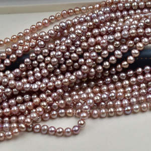 Collier WENCHI 1110 en perles naturelles violettes presque rondes de 4-5 mm, élégant, 38 cm, pour femmes - Product Image 3