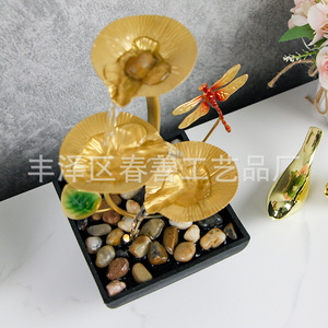 Fontaine d'eau de bureau décorative avec feuilles dorées et libellule, décoration Feng Shui pour le bureau ou la maison - Product Image 2