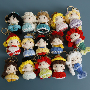 Llavero de muñeca de dibujos animados de princesa dulce, tejido a mano con hilo de felpa, exquisito adorno para bolso - Product Image 1